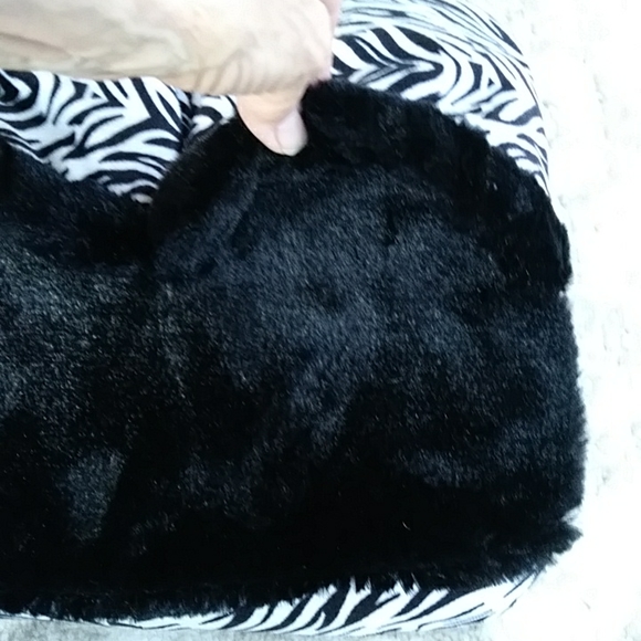 NWOT Health Touch Vibrationg Foot Massager with Comfort Fabric Black White - Picture 7 of 16